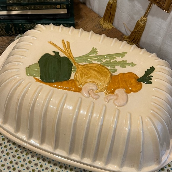 🥕 Vintage Handmade Ceramic Roaster with Vegetable Motif - Picture 4 of 15